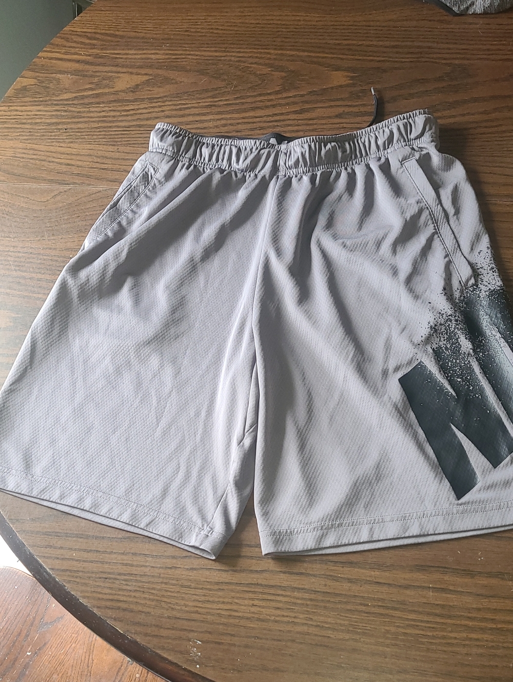Nike Light Gray Men's Basketball Athletic Shorts with Graphic Accent Size M